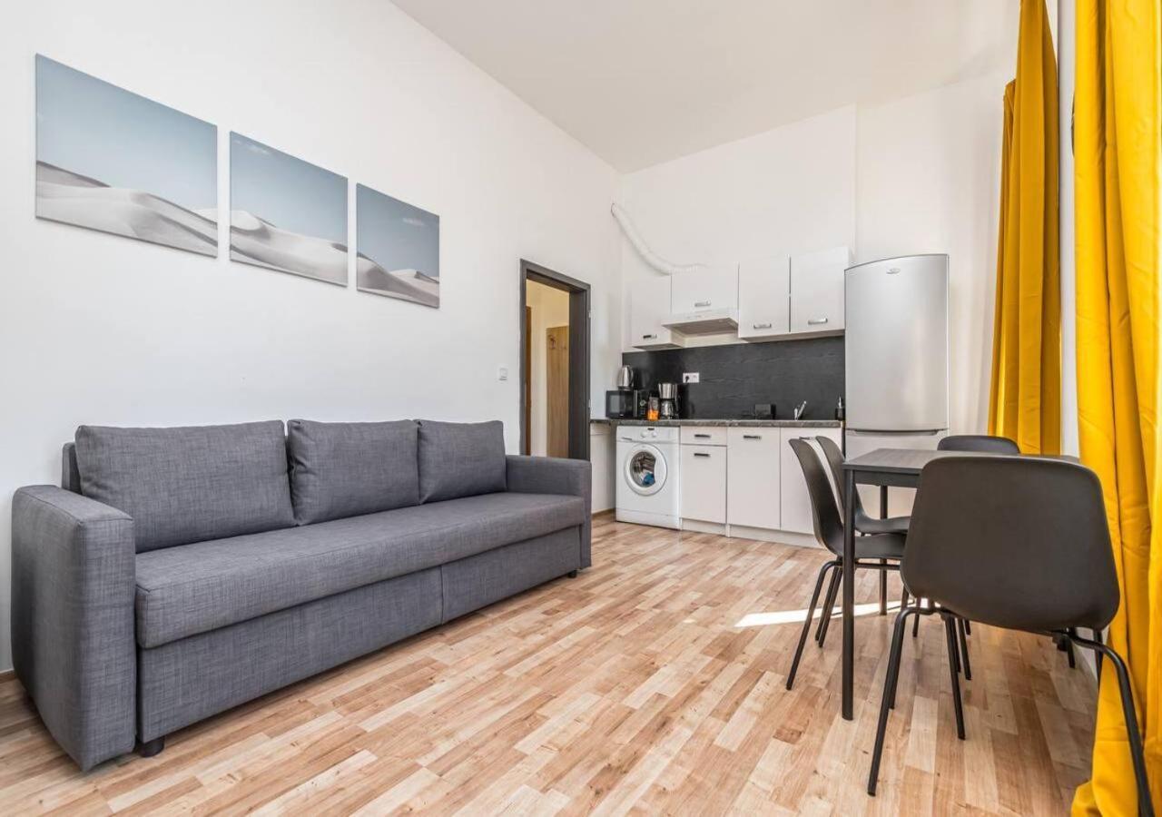 Crimson Charm Apartment Prague Exterior photo